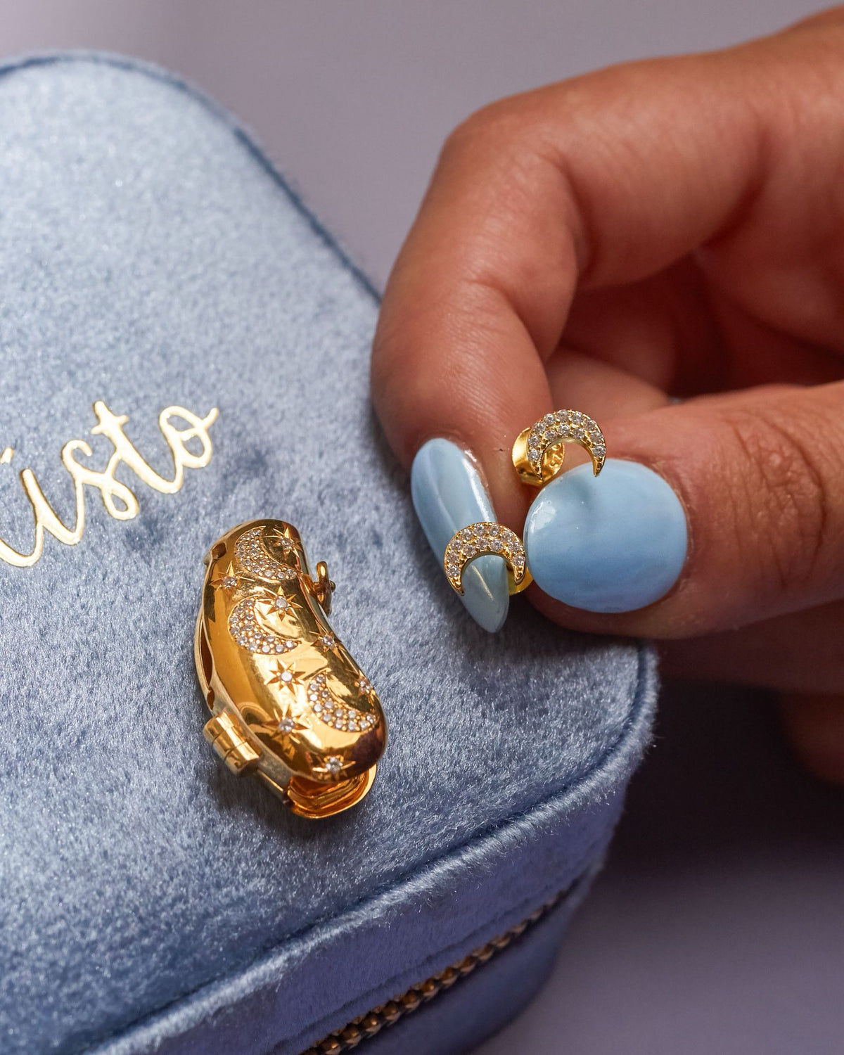 Auzi jewellery craftsmanship and bespoke design at work