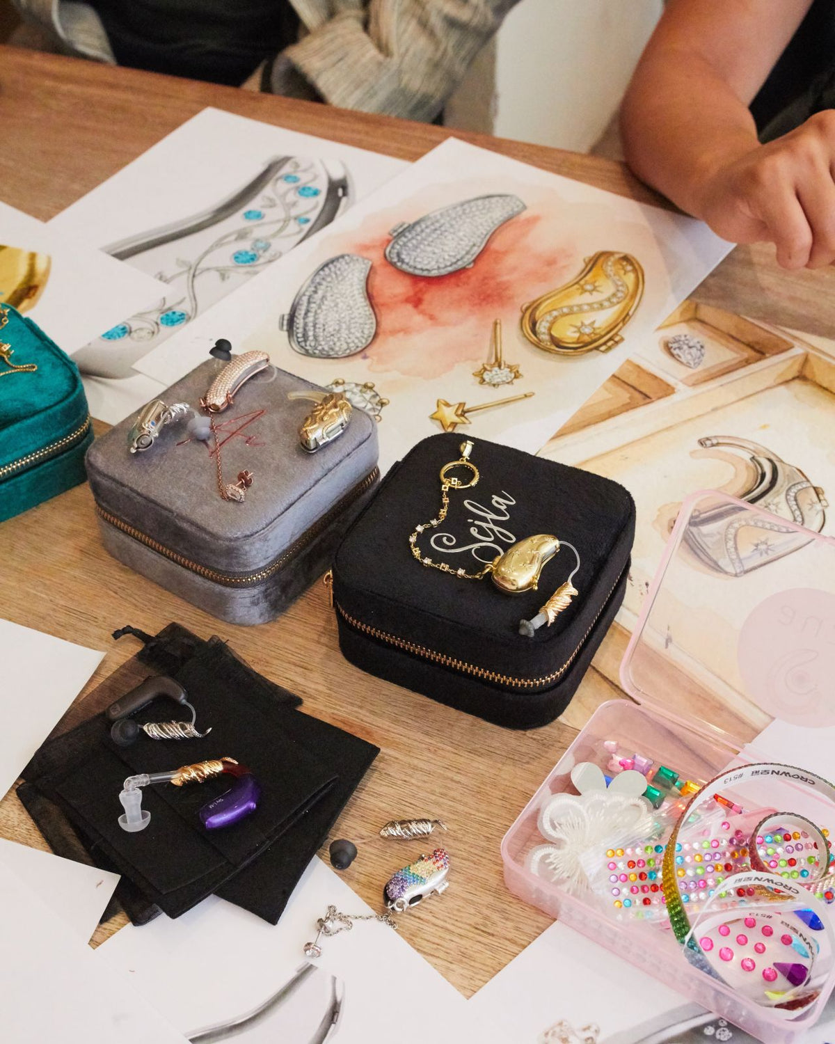 Auzi hearing aid jewellery design materials and samples