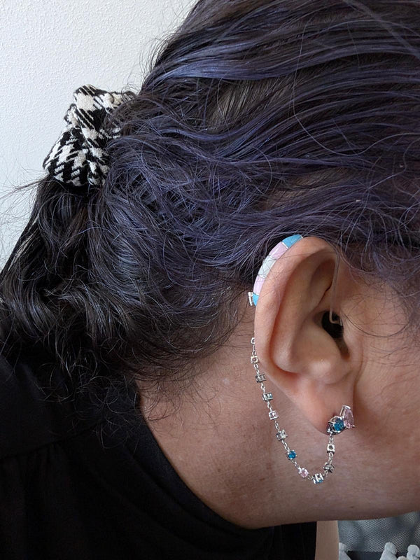Drew wearing an Auzi hearing aid cover on a Signia Pure Charge & Go device